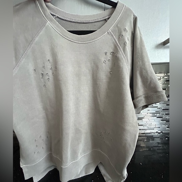 Distressed split hem shirt - Picture 3 of 5
